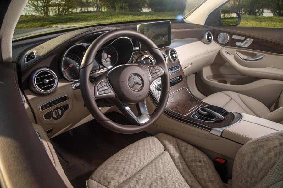 Интерьер Mercedes-Benz GLC350 e 4Matic (X253) 2018 года  (NA) (фото 29 из 29)